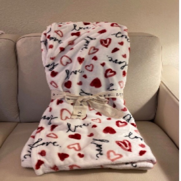 Rae Dunn Bedding Nwt Rae Dunn Love Oversized Printed Throw Poshmark